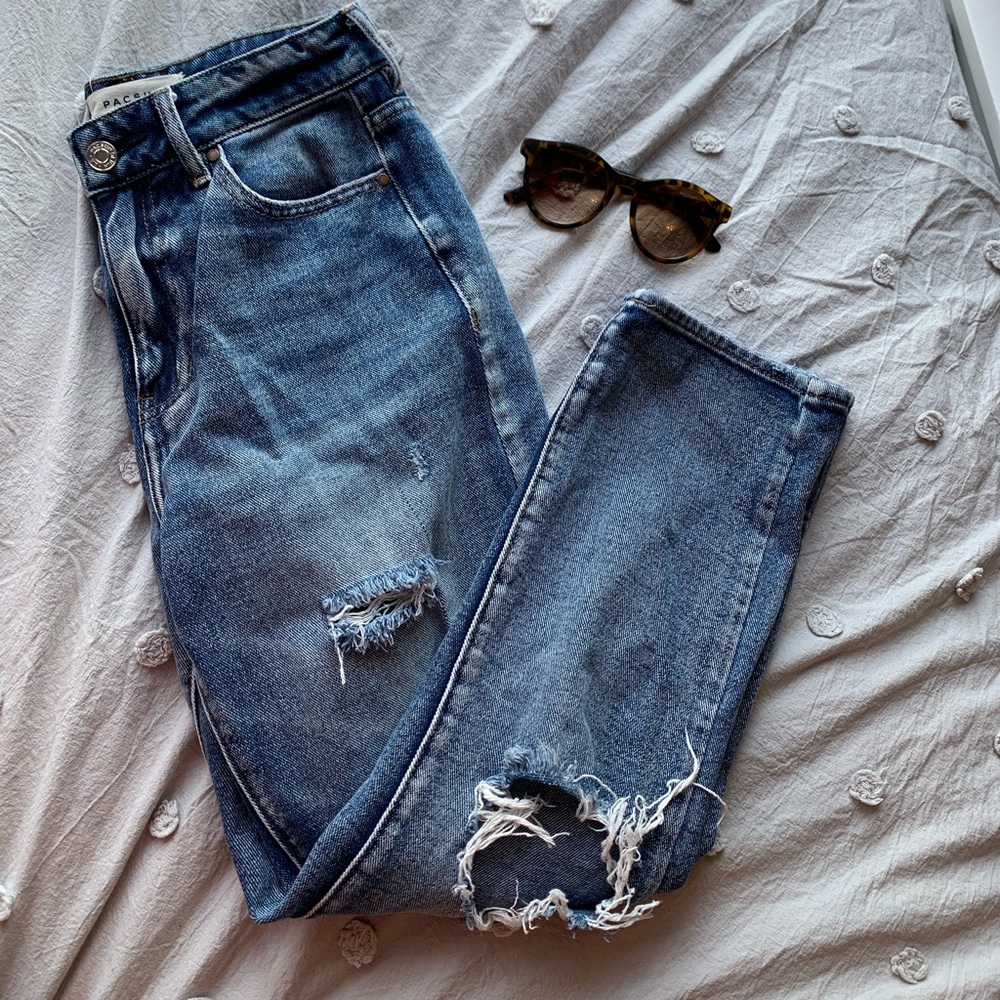 pac sun cropped and ripped mom jeans!!